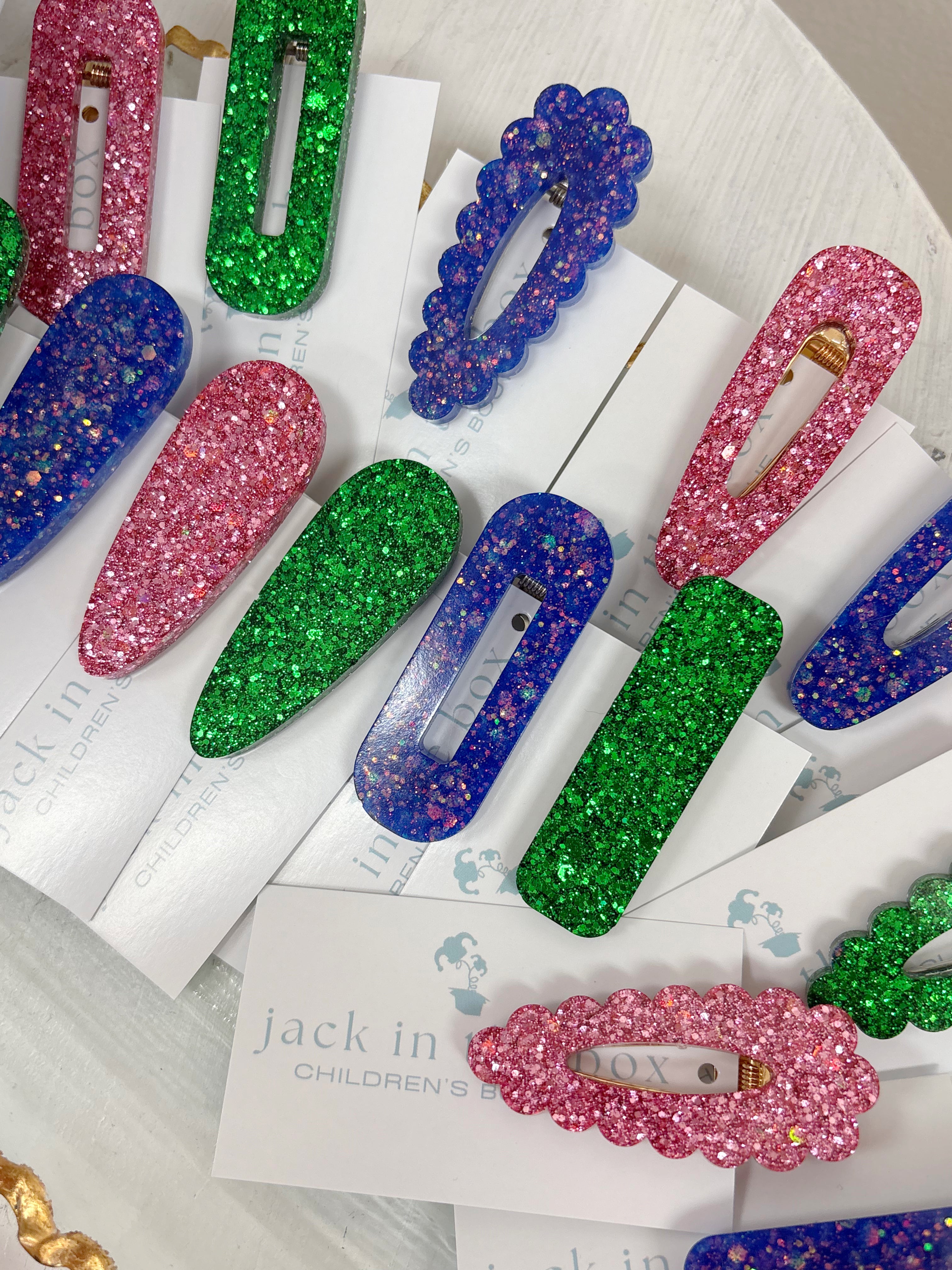 Scallop Key Hole Glitter Clip